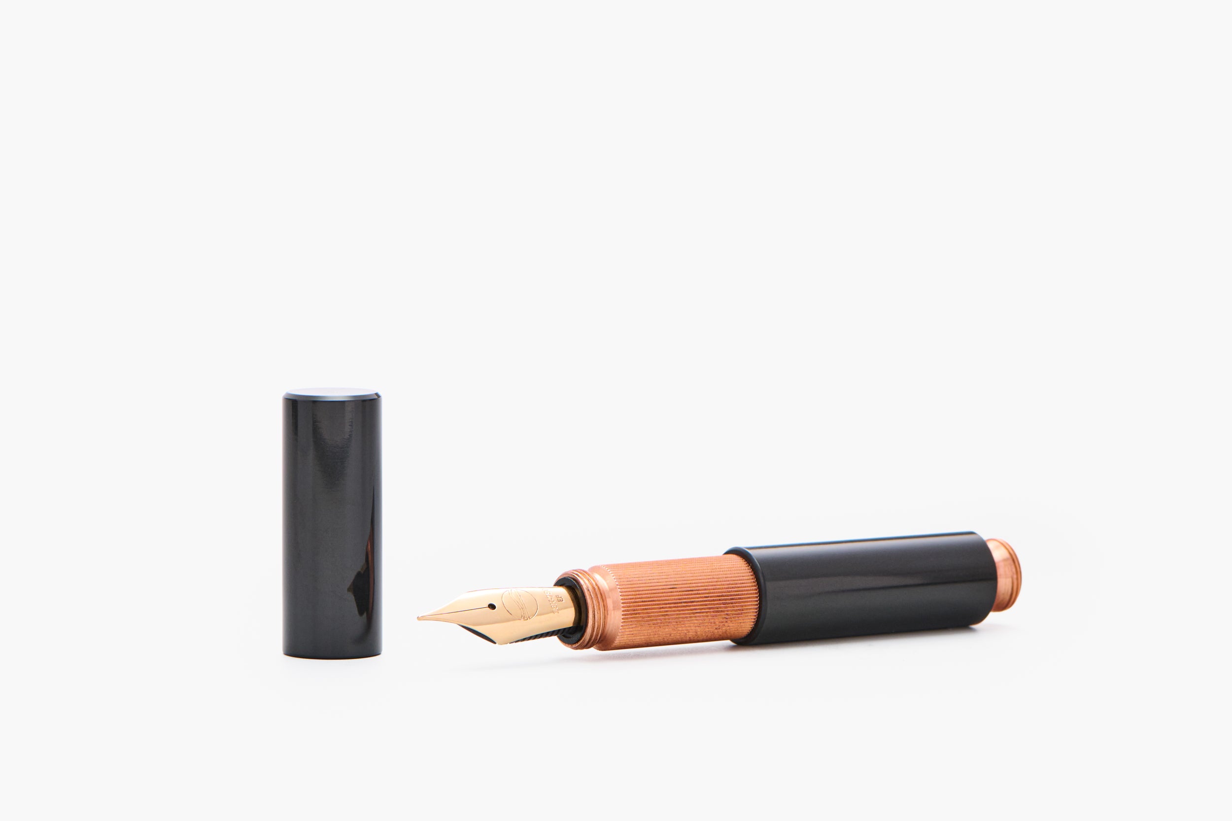 POCKETMASTER, Ebonit "1920 Black" & Kupfer, THE NINE 2026, Taschenfüllfederhalter, handgefertigt