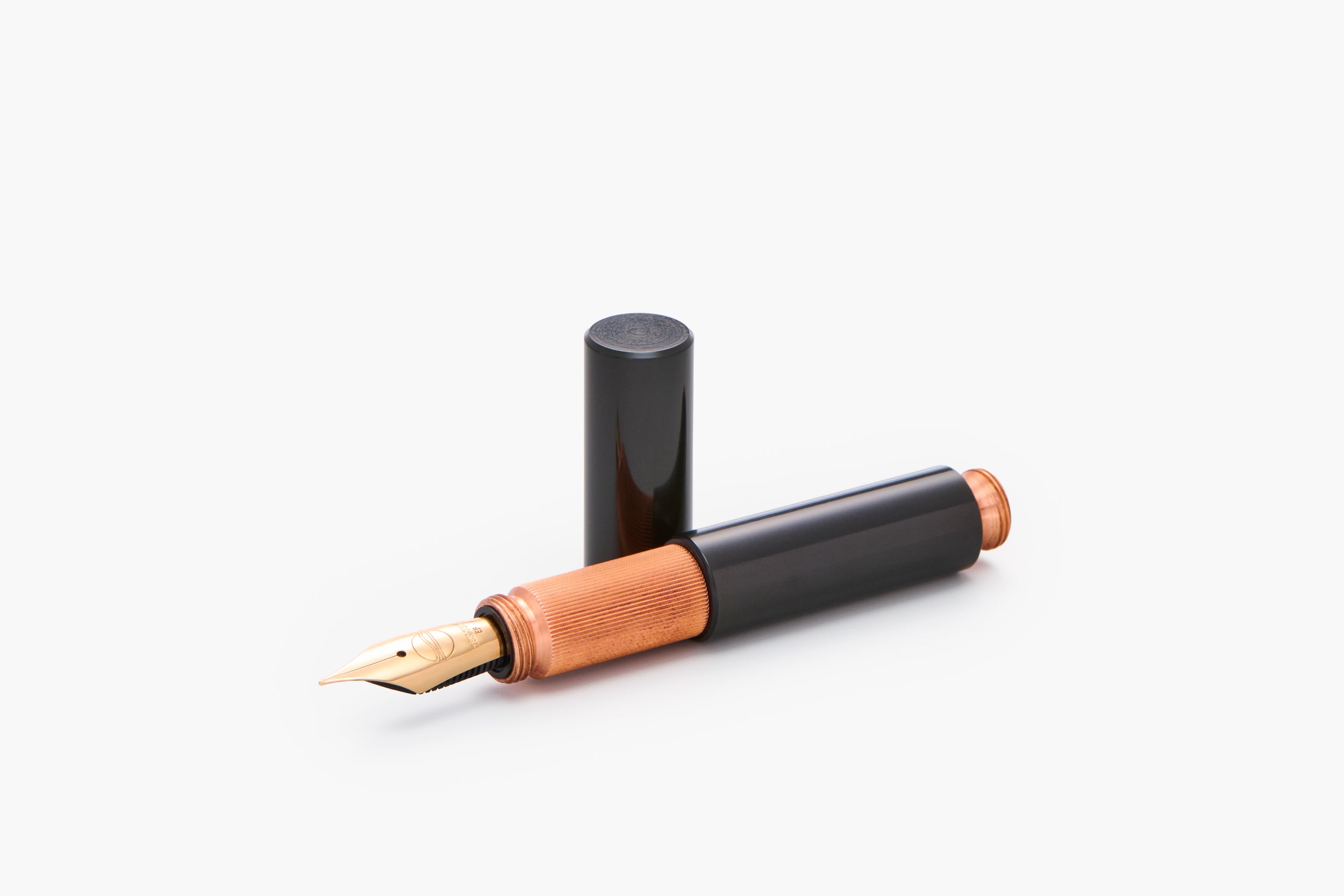 POCKETMASTER, Ebonit "1920 Black" & Kupfer, THE NINE 2026, Taschenfüllfederhalter, handgefertigt